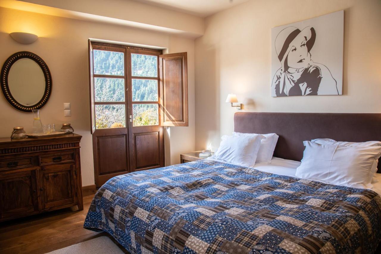 Epoches Hotel Karpenisi ภายนอก รูปภาพ