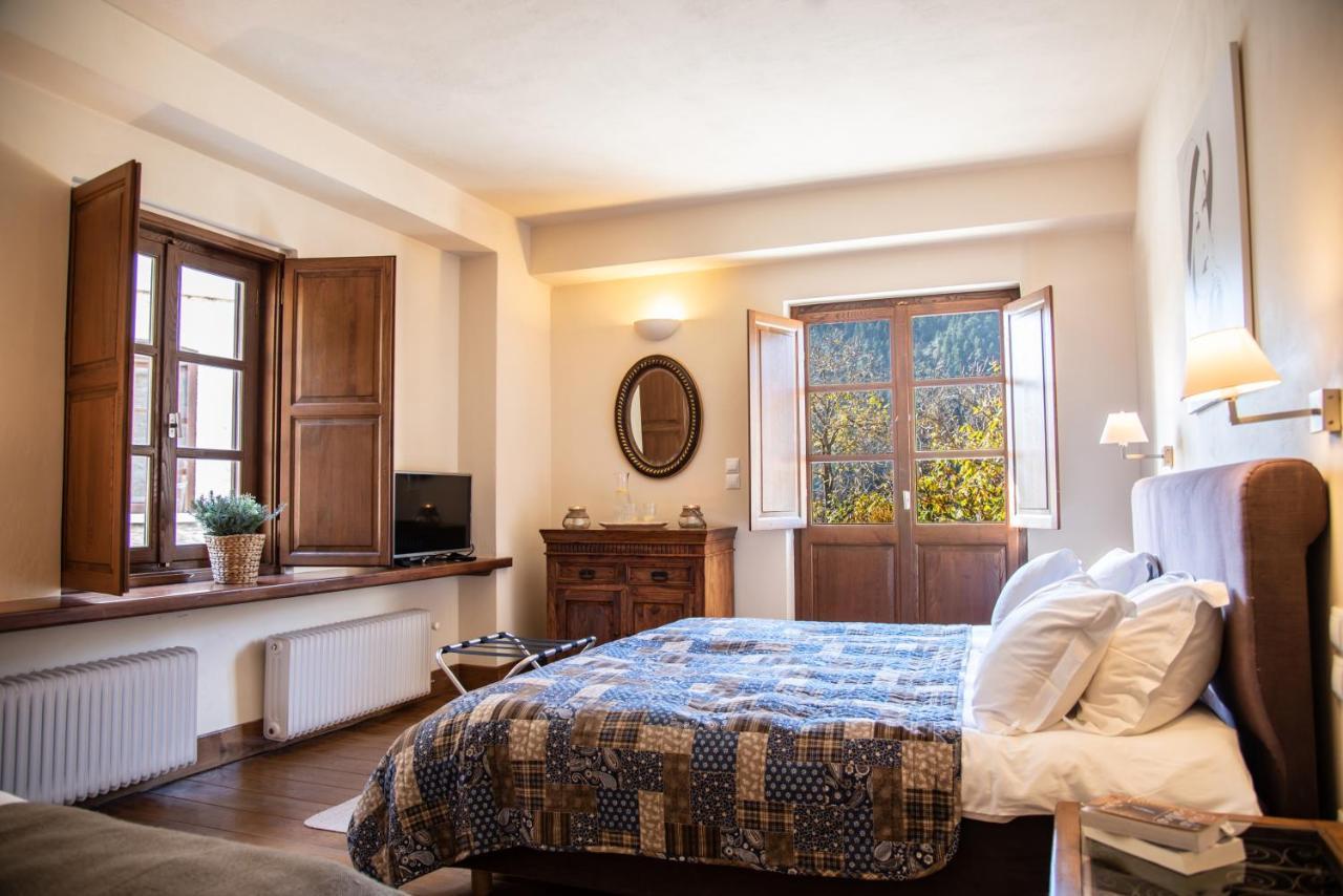 Epoches Hotel Karpenisi ภายนอก รูปภาพ