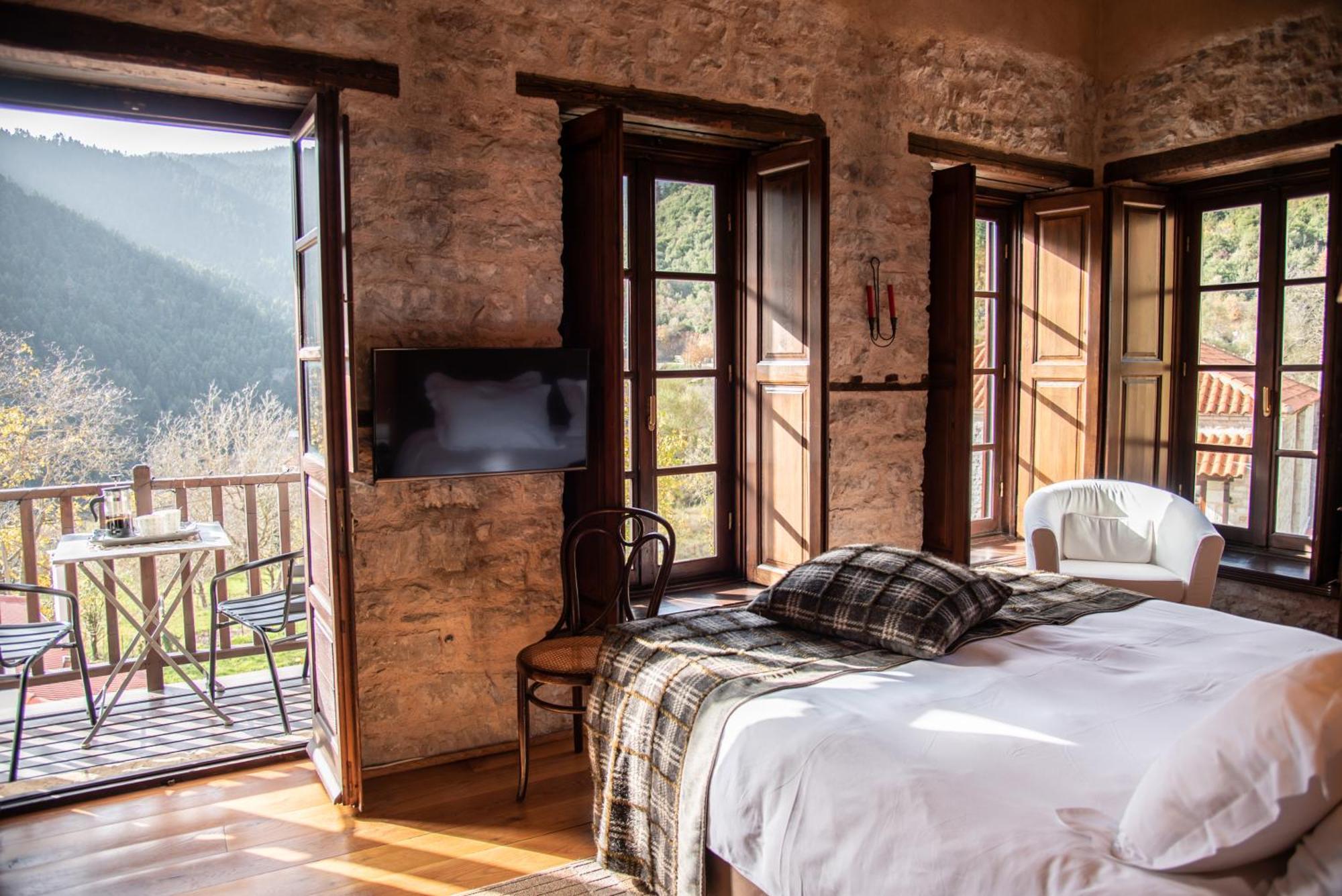 Epoches Hotel Karpenisi ภายนอก รูปภาพ