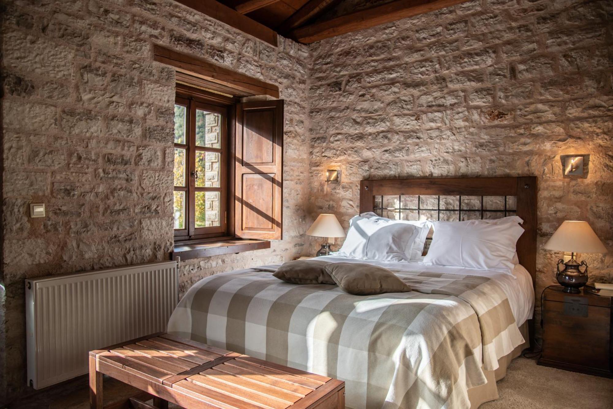 Epoches Hotel Karpenisi ภายนอก รูปภาพ