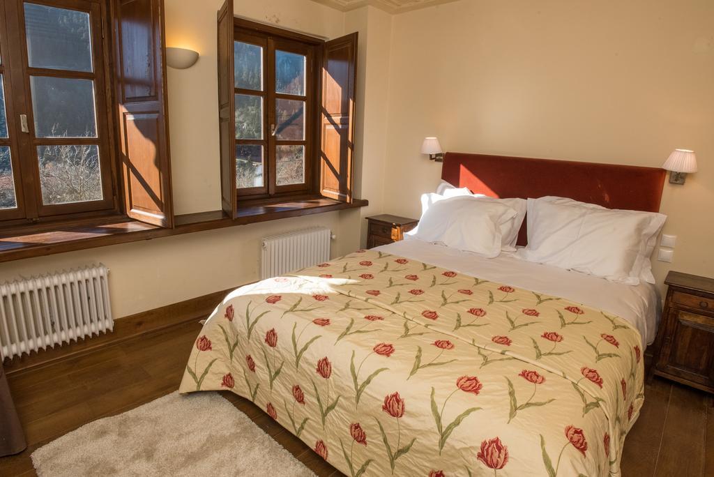 Epoches Hotel Karpenisi ภายนอก รูปภาพ