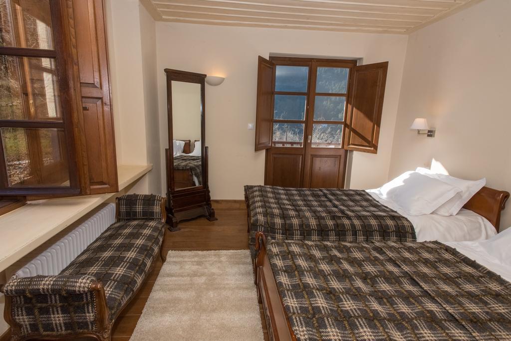 Epoches Hotel Karpenisi ภายนอก รูปภาพ