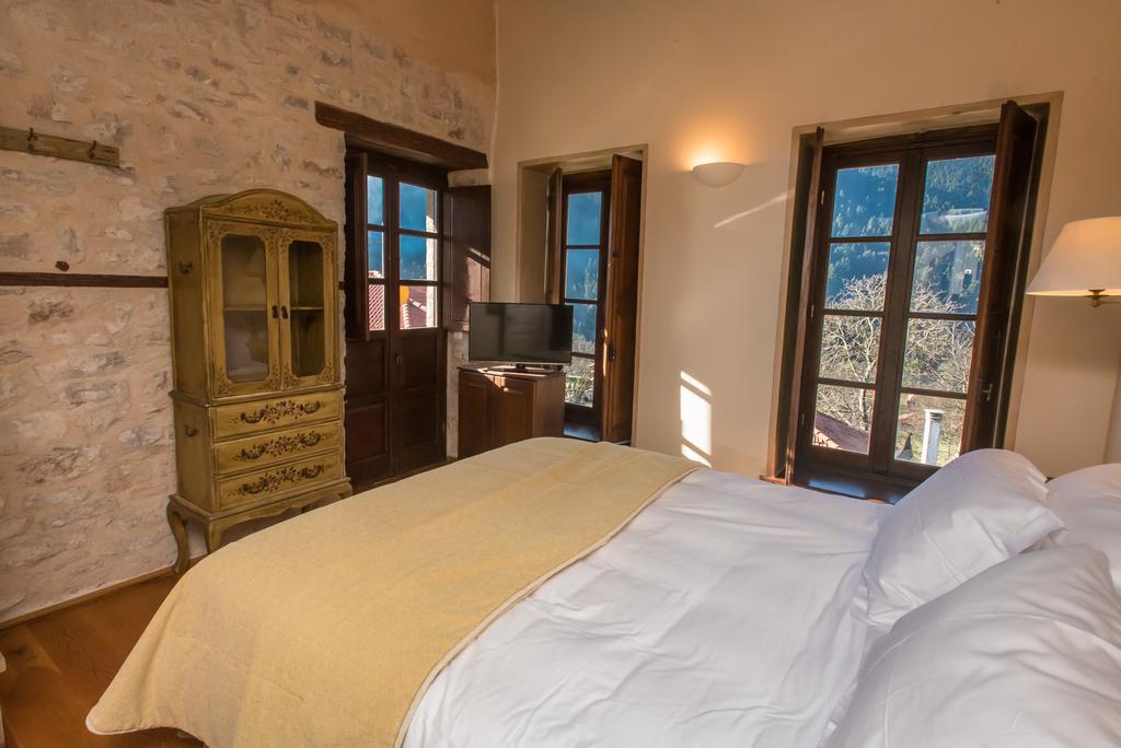 Epoches Hotel Karpenisi ภายนอก รูปภาพ