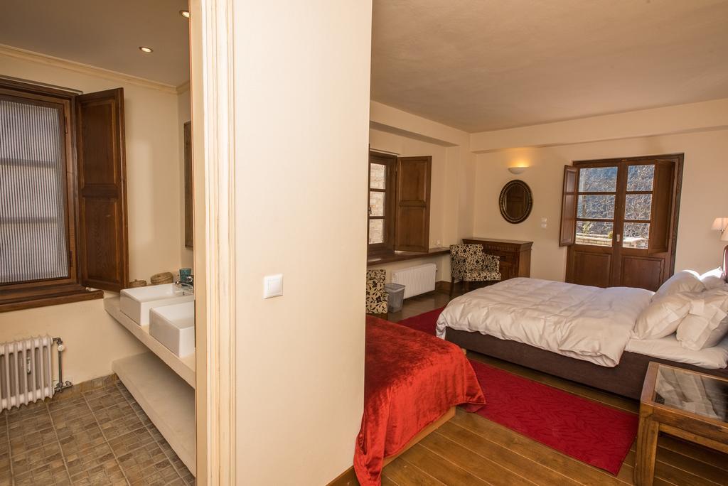Epoches Hotel Karpenisi ภายนอก รูปภาพ