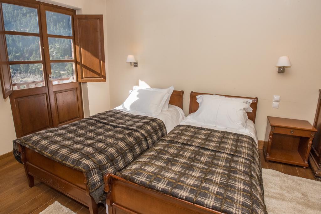 Epoches Hotel Karpenisi ภายนอก รูปภาพ