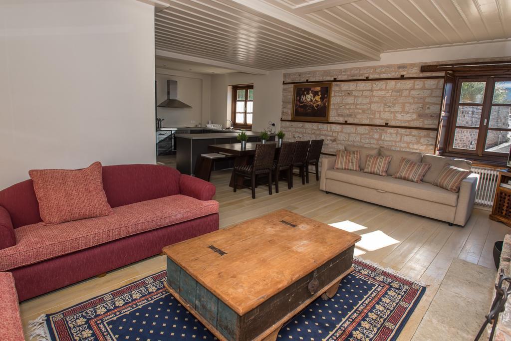 Epoches Hotel Karpenisi ภายนอก รูปภาพ