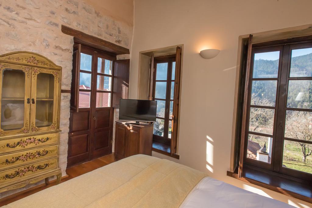 Epoches Hotel Karpenisi ภายนอก รูปภาพ