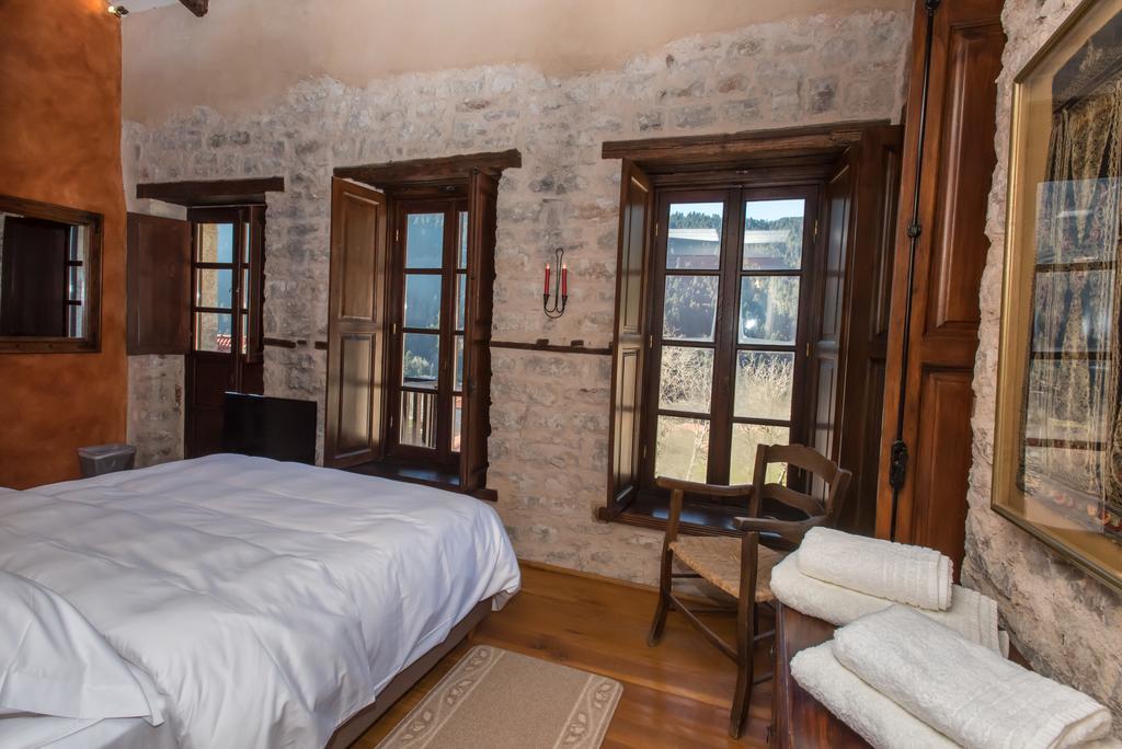 Epoches Hotel Karpenisi ภายนอก รูปภาพ