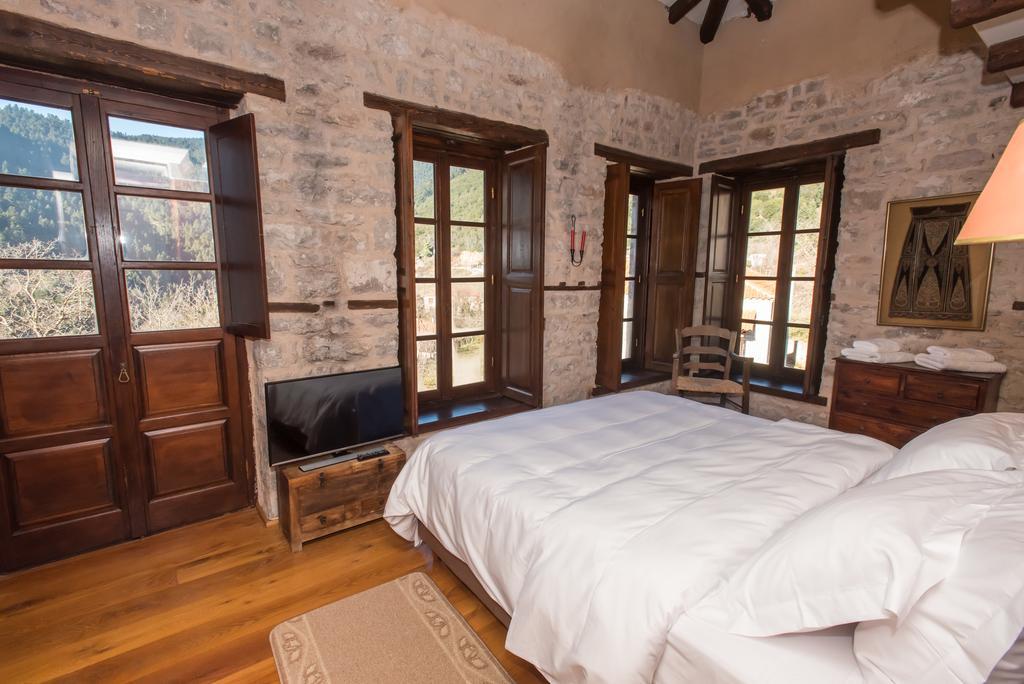Epoches Hotel Karpenisi ภายนอก รูปภาพ