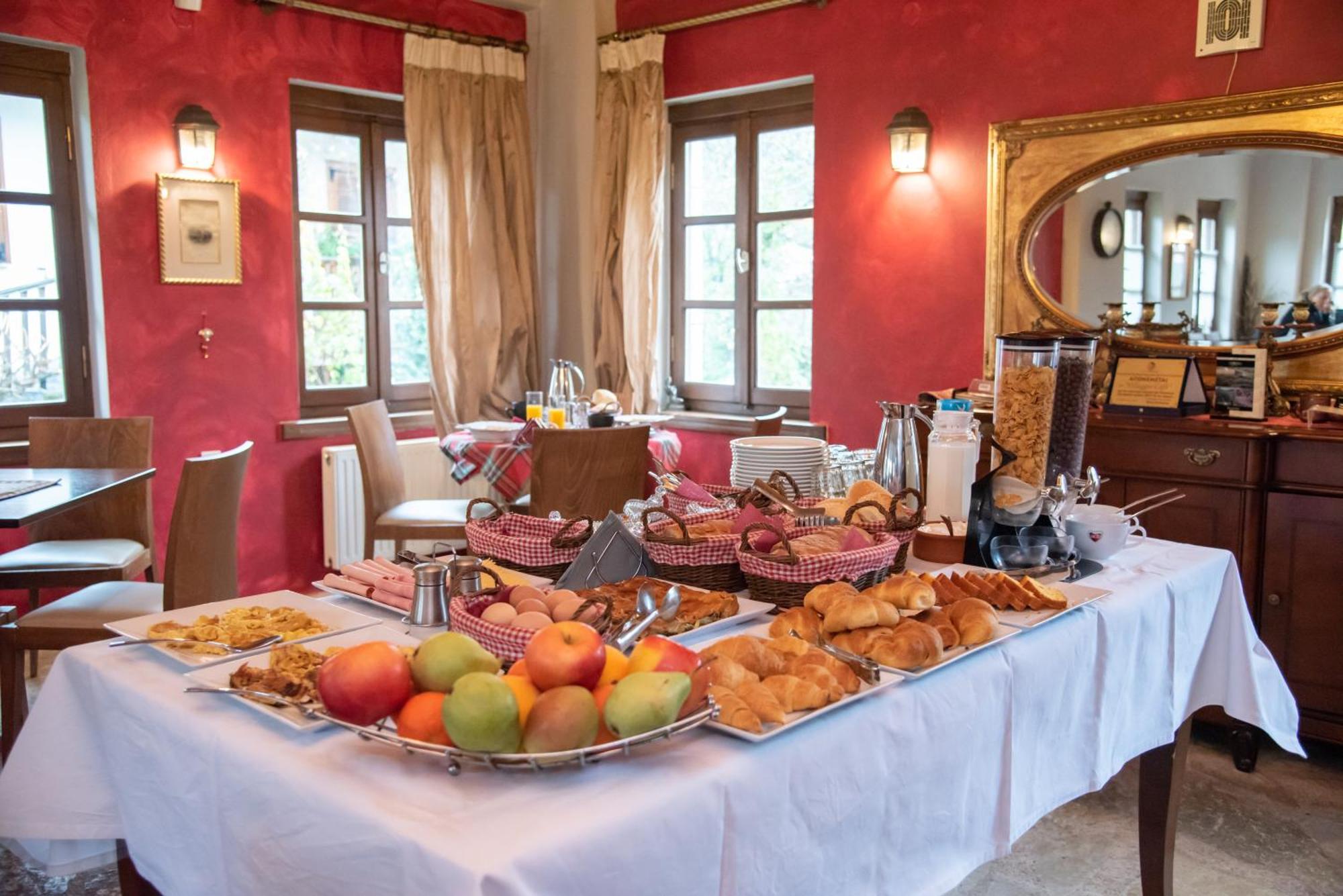 Epoches Hotel Karpenisi ภายนอก รูปภาพ